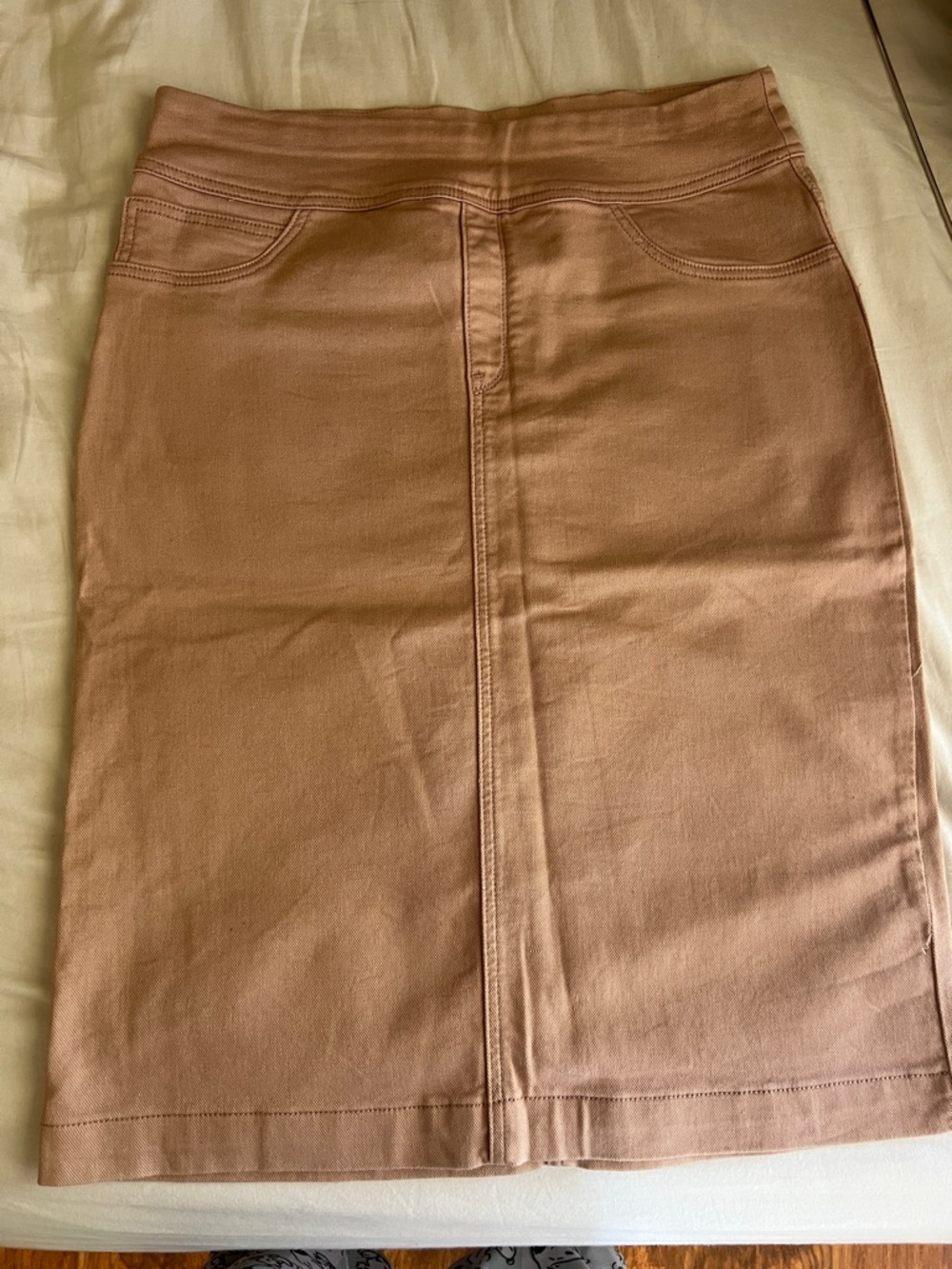 Women’s denim skirt in Mauve Tan